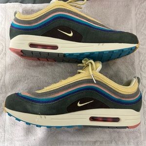(UA) Nike Sean Wotherspoon